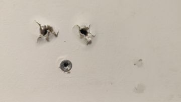Trockenbau reparieren und Oberflächenstruktur geben