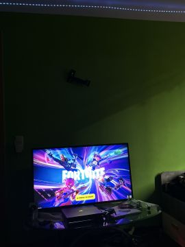 Techniker für Fernseher Wandmontage