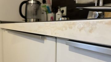 Küchenarbeitsplatte reparieren oder ausbessern