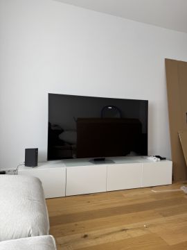 Techniker für Fernseher Wandmontage