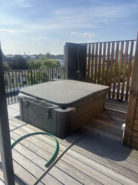 Hot Tub & Spa Cleaner