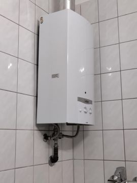 Techniker für Durchlauferhitzer