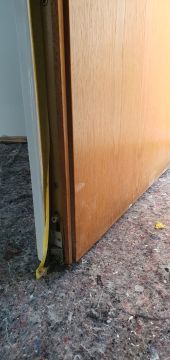 Handwerker für Türreparaturen