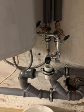 Instalación o reemplazo de calentadores de agua sin tanque
