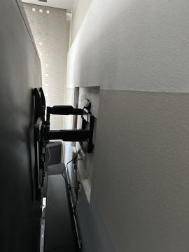 Techniker für Fernseher Wandmontage