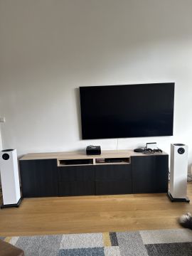 Techniker für Fernseher Wandmontage