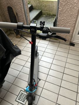 Fahrräder und Scooter