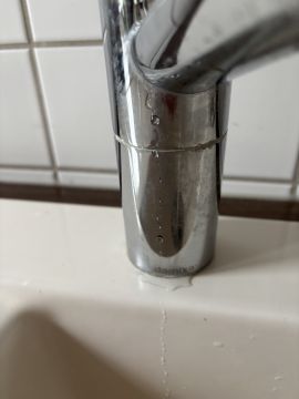Fontanero para la reparación de grifos y fregaderos