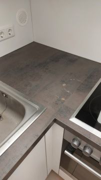 Küchenarbeitsplatte reparieren oder ausbessern