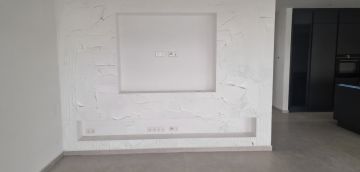 Techniker für Fernseher Wandmontage