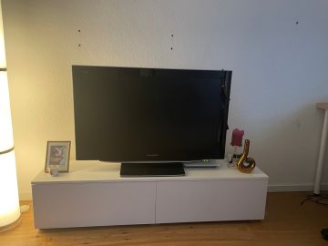 Techniker für Fernseher Wandmontage