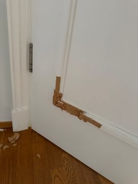 Handwerker für Türreparaturen