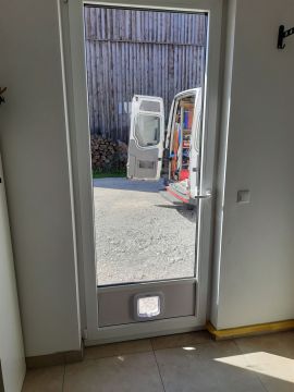 Instalación de la puertas para mascotas