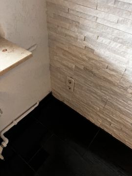 Techniker für Fernseher Wandmontage