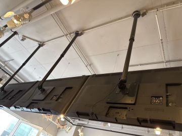 Techniker für Fernseher Wandmontage