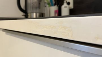 Küchenarbeitsplatte reparieren oder ausbessern