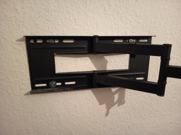 Techniker für Fernseher Wandmontage