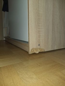 Handwerker für Möbelreparatur