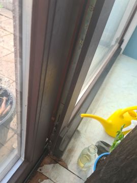 Handwerker für Türreparaturen