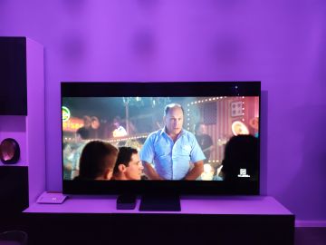 Techniker für Fernseher Wandmontage