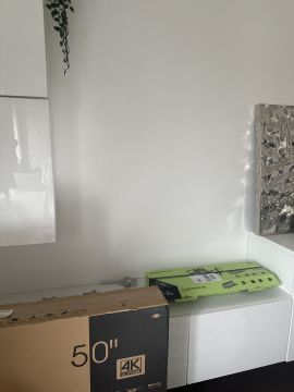 Techniker für Fernseher Wandmontage