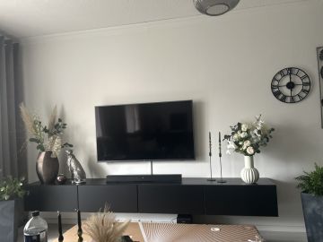Techniker für Fernseher Wandmontage