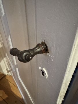 Handwerker für Türreparaturen