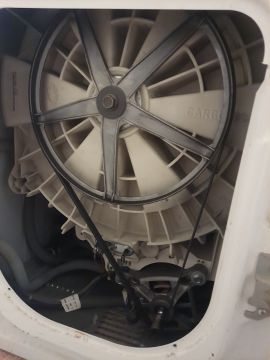 Techniker für Waschmaschinen