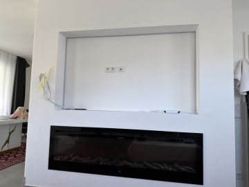 Techniker für Fernseher Wandmontage