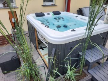 Pools, Whirlpools und Sauna