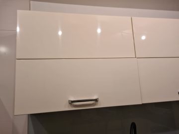 Schrank reparieren