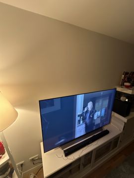 Techniker für Fernseher Wandmontage