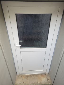 Fachmann für Katzenklappen