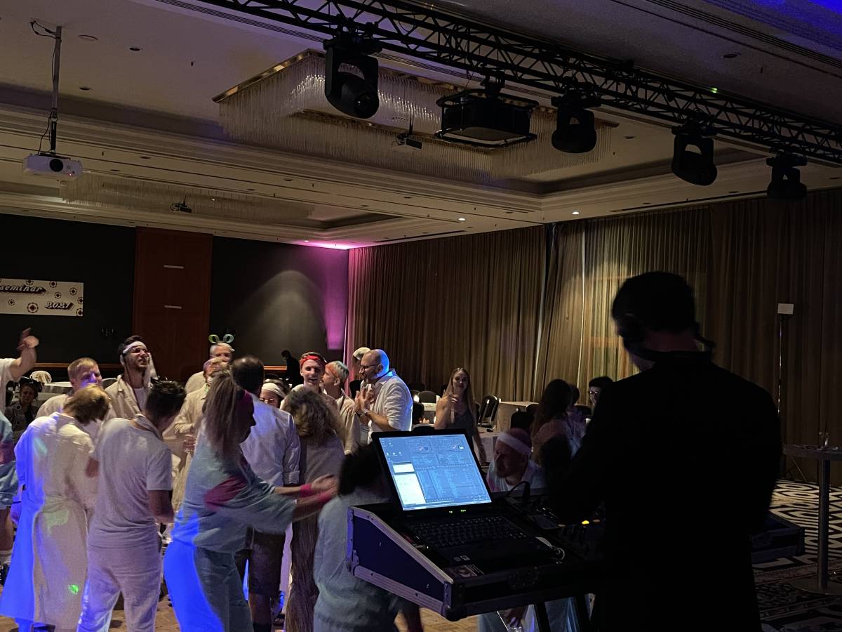 thema eins - die DJ Familie - Matthias Bulwahn - Berlin - DJ para Bar o Bat Mitzvah