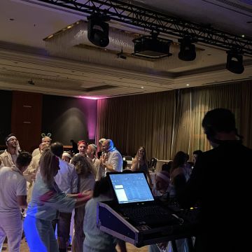thema eins - die DJ Familie - Matthias Bulwahn - Berlin - DJ para Bar o Bat Mitzvah