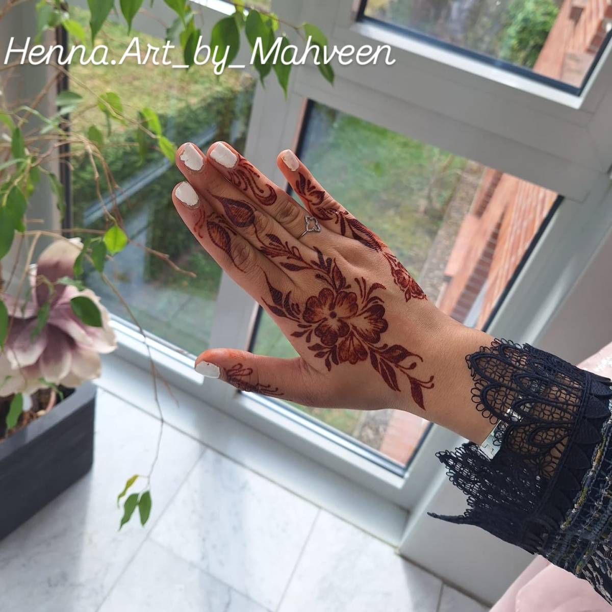 HennArt by Mahveen - Essen - Brautstylist