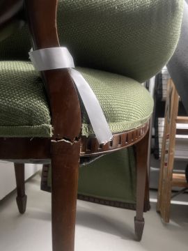 Handwerker für Möbelreparatur