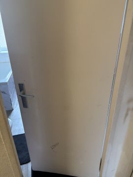 Handwerker für Türreparaturen