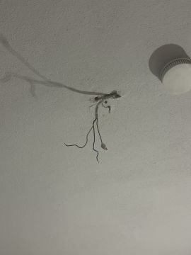 Electricista para la instalación de luces fijas