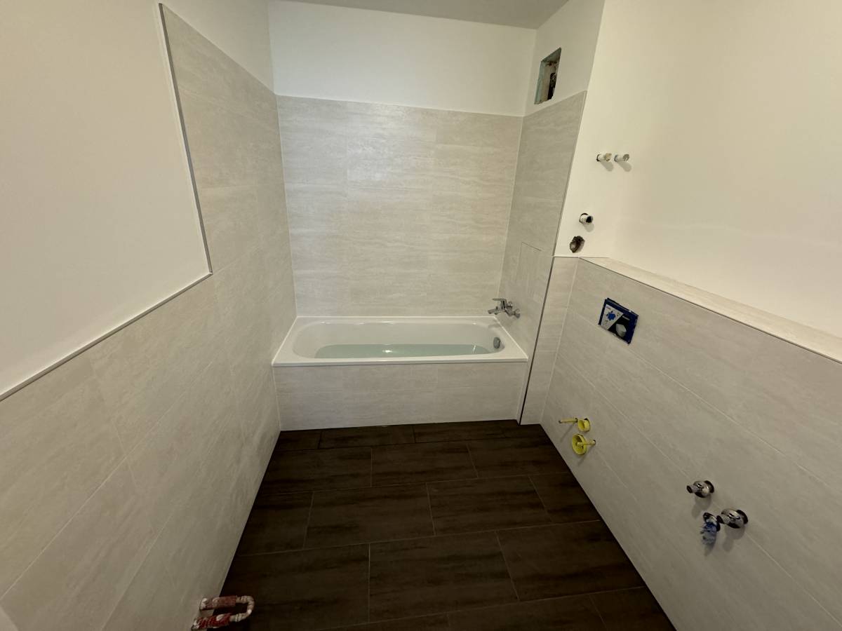 Louah s Paint - Main-Taunus-Kreis - Fliesenlegerei