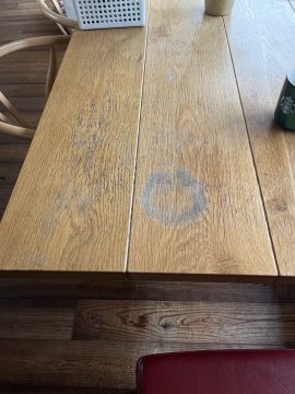 Handwerker für Möbelreparatur