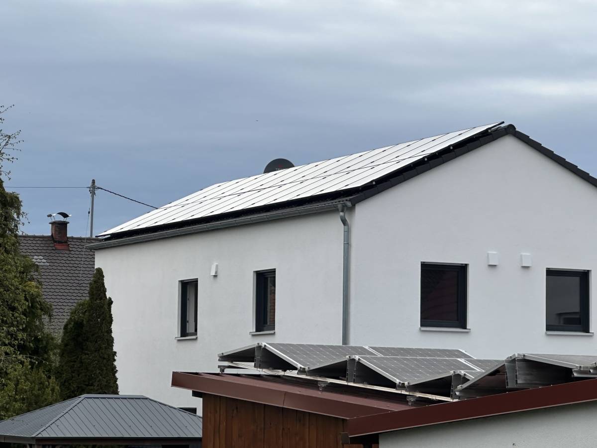 Zukunft Energiesystem - Dillingen an der Donau - Installation einer Solaranlage / Photovoltaikanlage