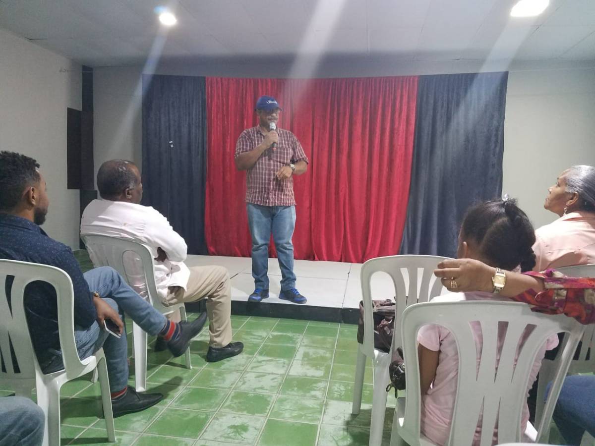 Luis Orlando García-Licenciado en Artes Escénicas. - La Otra Banda - Clases de oratoria