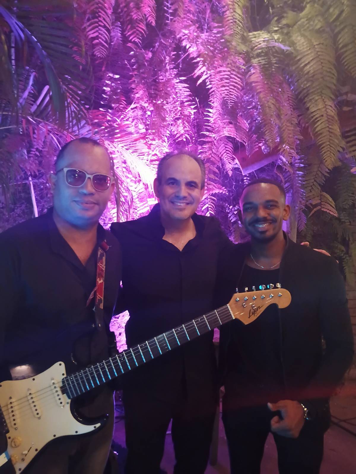 Harmonygroup - La Caleta - Harmonica Lessons