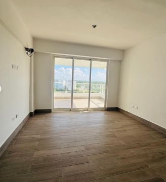 Pintor para la instalación de papel pintado