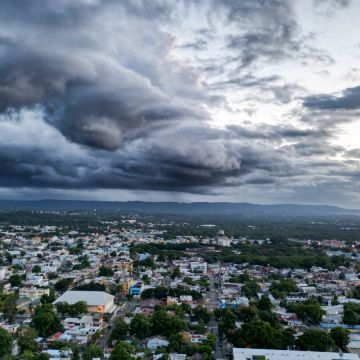 Fly R Arias - Licey Al Medio - Vídeos comerciales