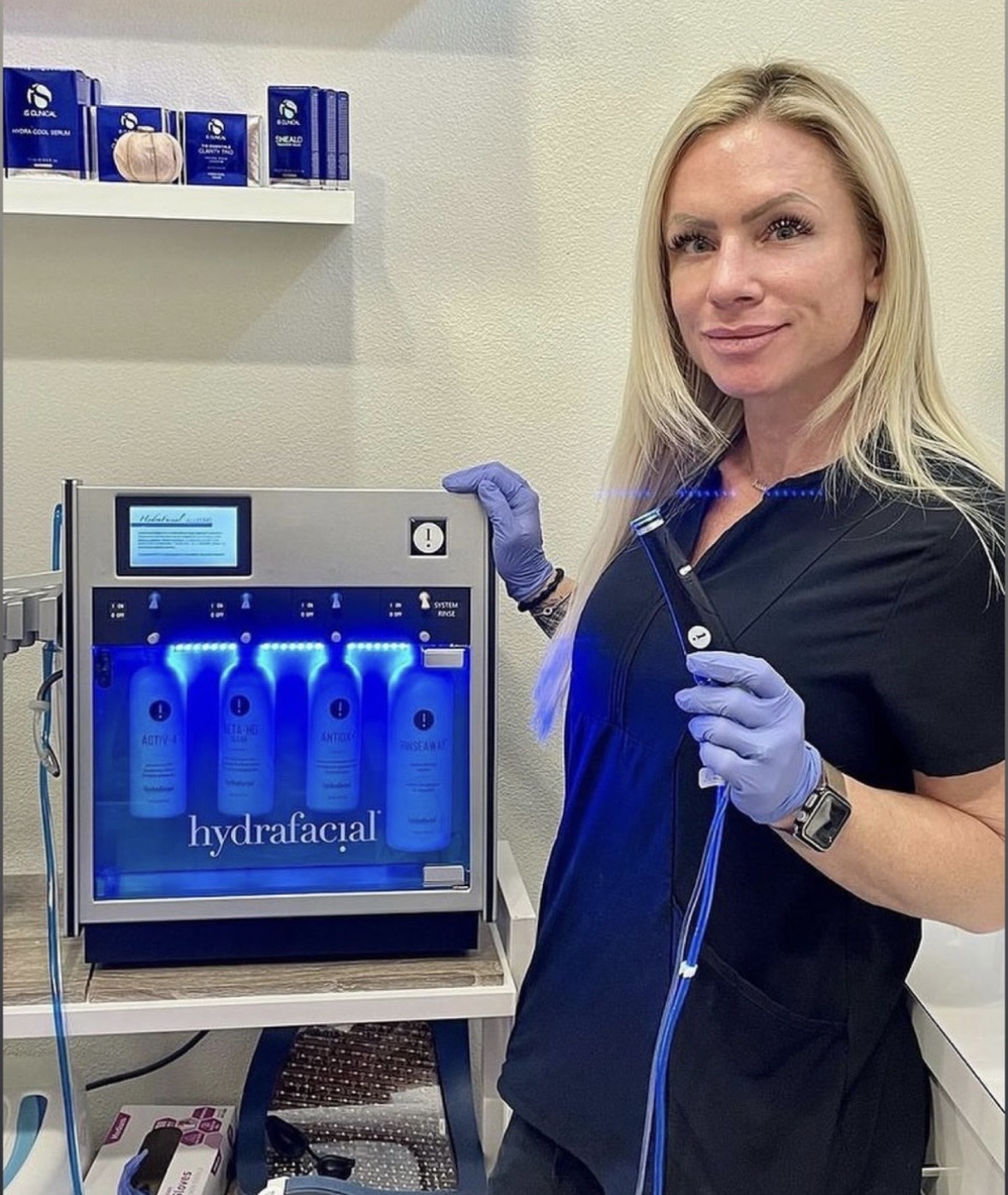 I work off commission at ZenVida Wellness & Aesthetics - Samaná - Skin Cleansing