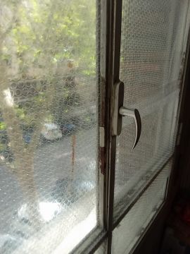 Carpintero del metal para la reparación de ventanas - Hogar