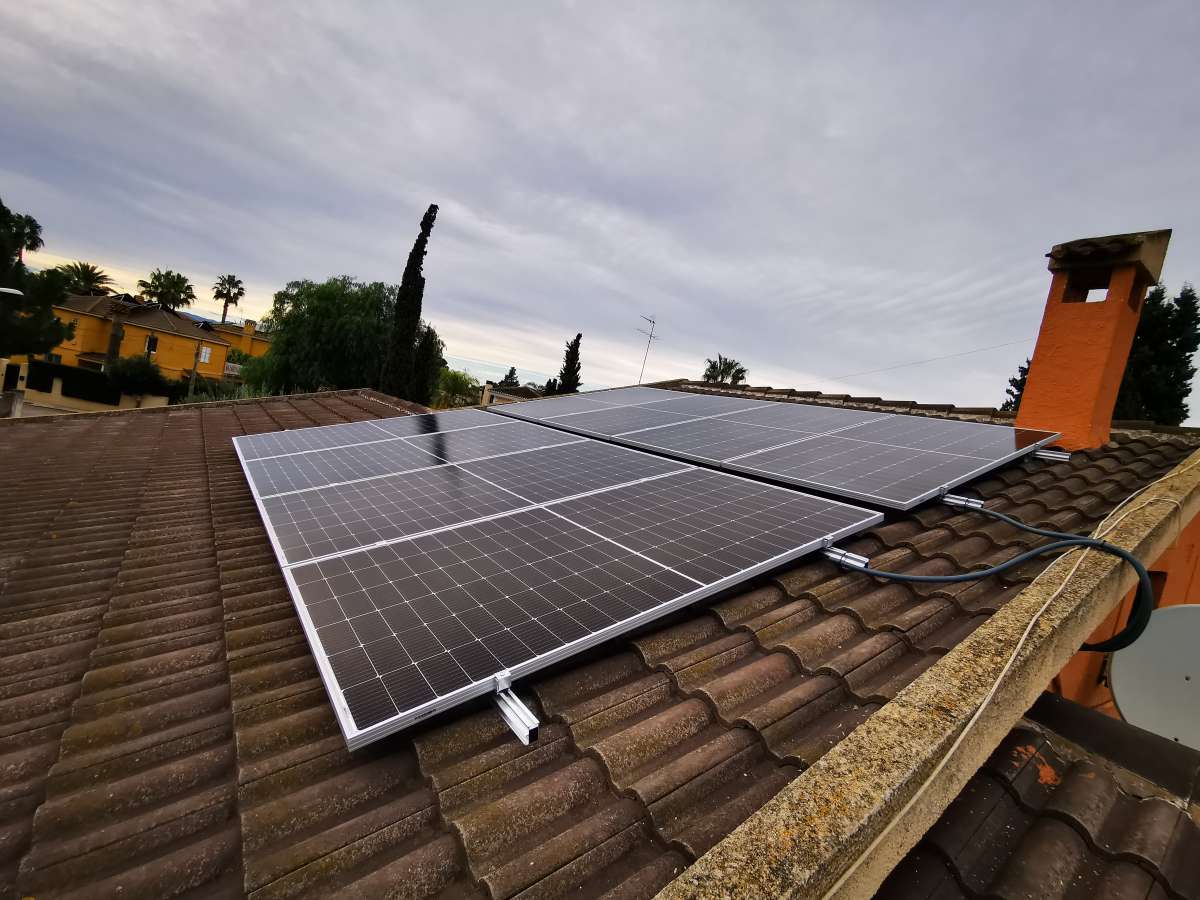 Albora Gestión Total, S.L. - Alboraya - Instalación de paneles solares