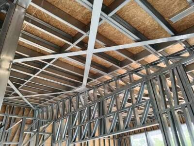 NEW YORK BUILDER STEEL FRAME, S.L - Huelva - Pintar puertas